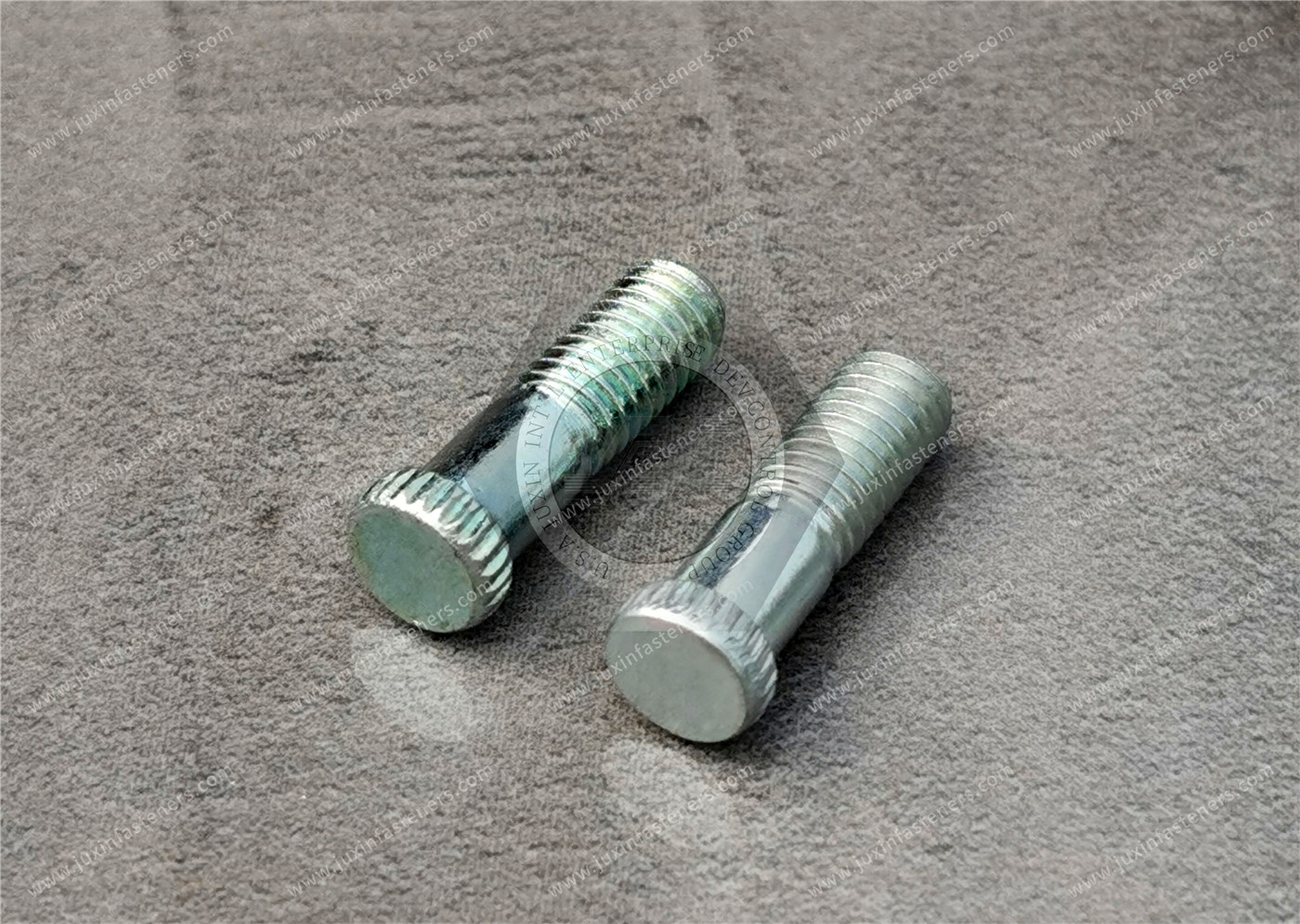 Metric Steel Low-Profile Knurled-Head Thumb Screws