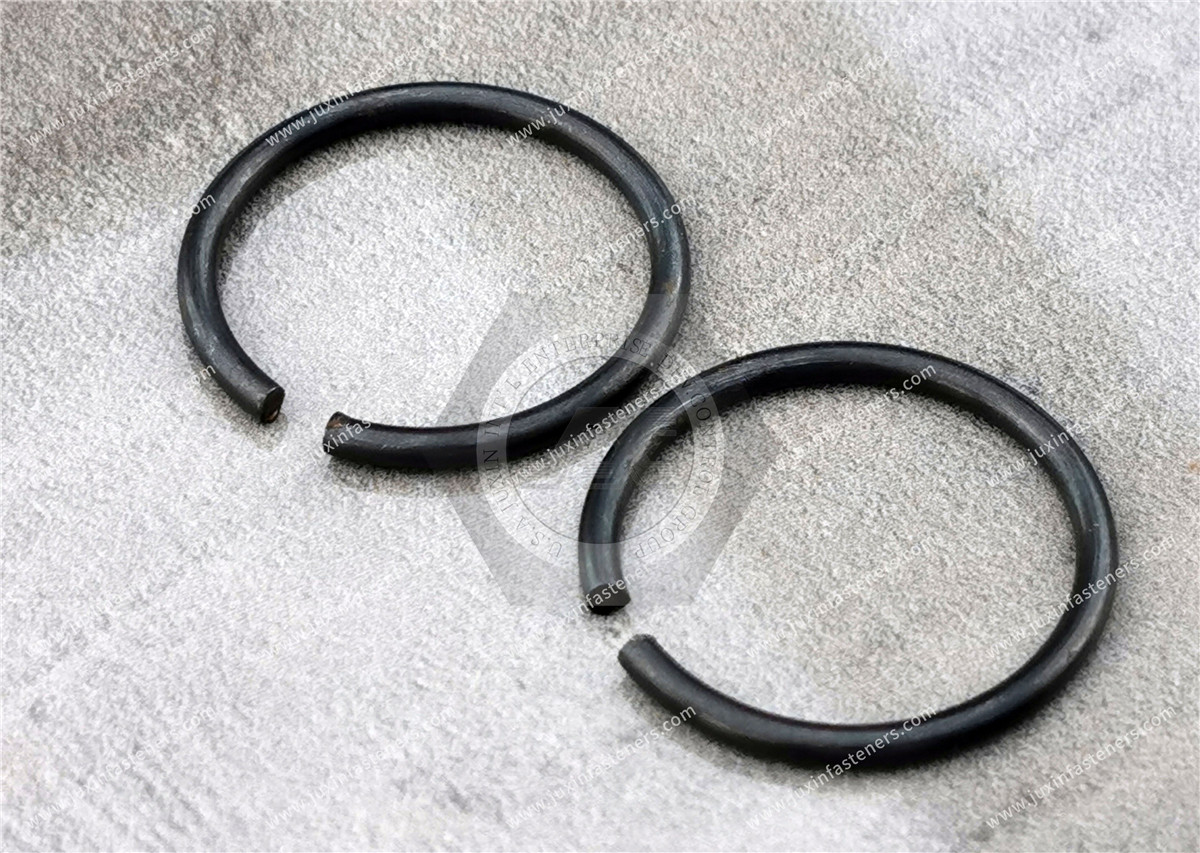 Snap Rings With Rectangular Profile For Bores